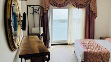 Minibar, free WiFi, bed sheets