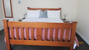 1 bedroom, WiFi, bed sheets, wheelchair access - Cozy Haven - Located in Waihi. 10 mins from Beach. (Waihi)