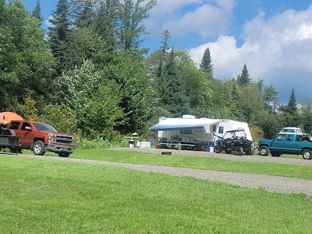 施設の敷地. 06) The RV Campsite 2