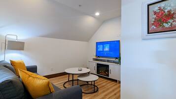 Smart TV, fireplace
