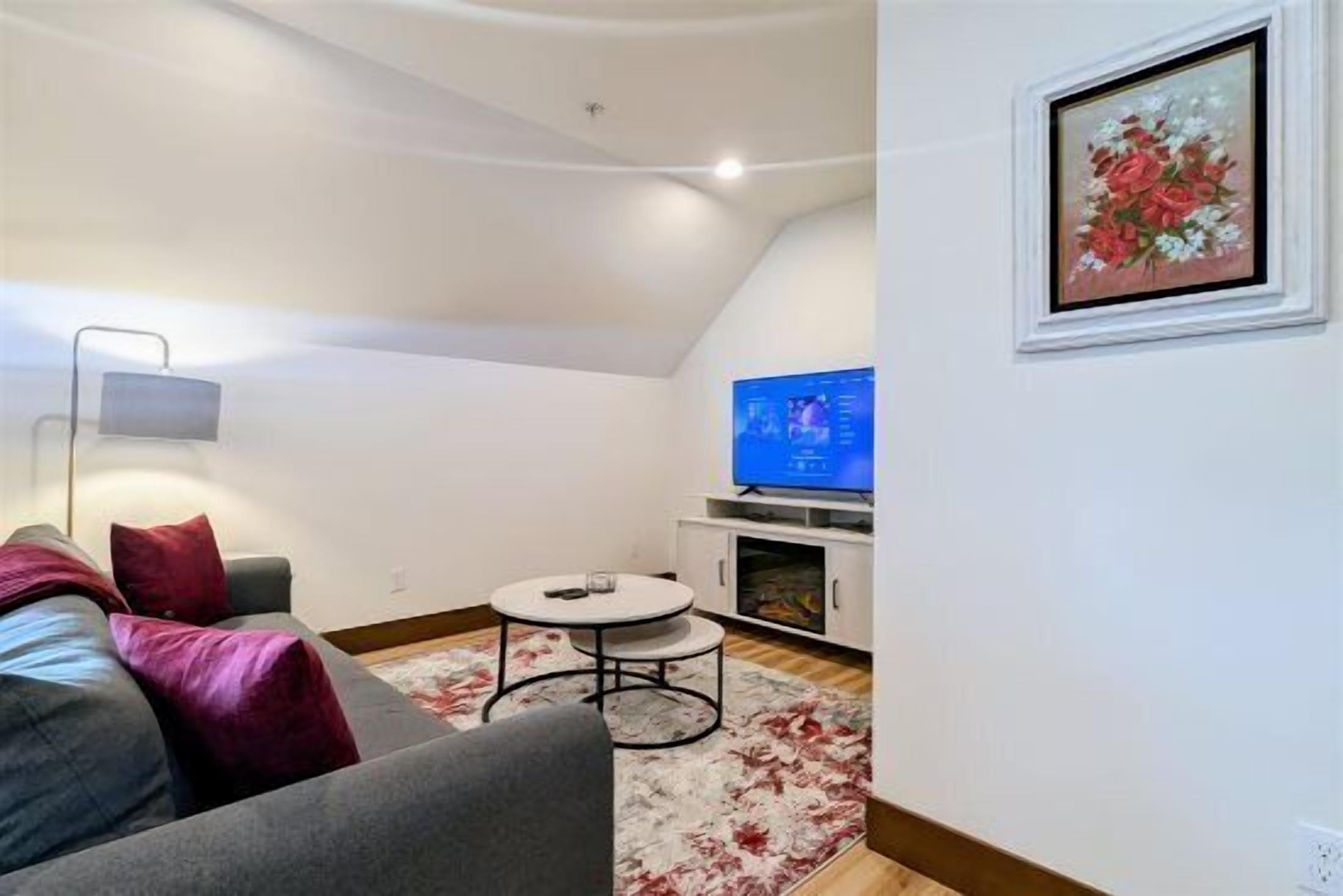 Télévision, cheminée