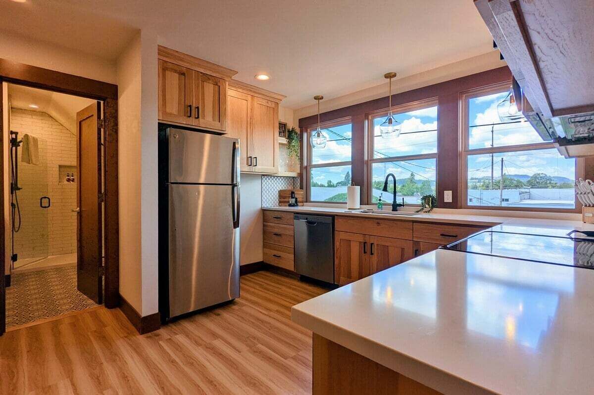 Refrigerador, microondas, horno y parrilla de estufa 