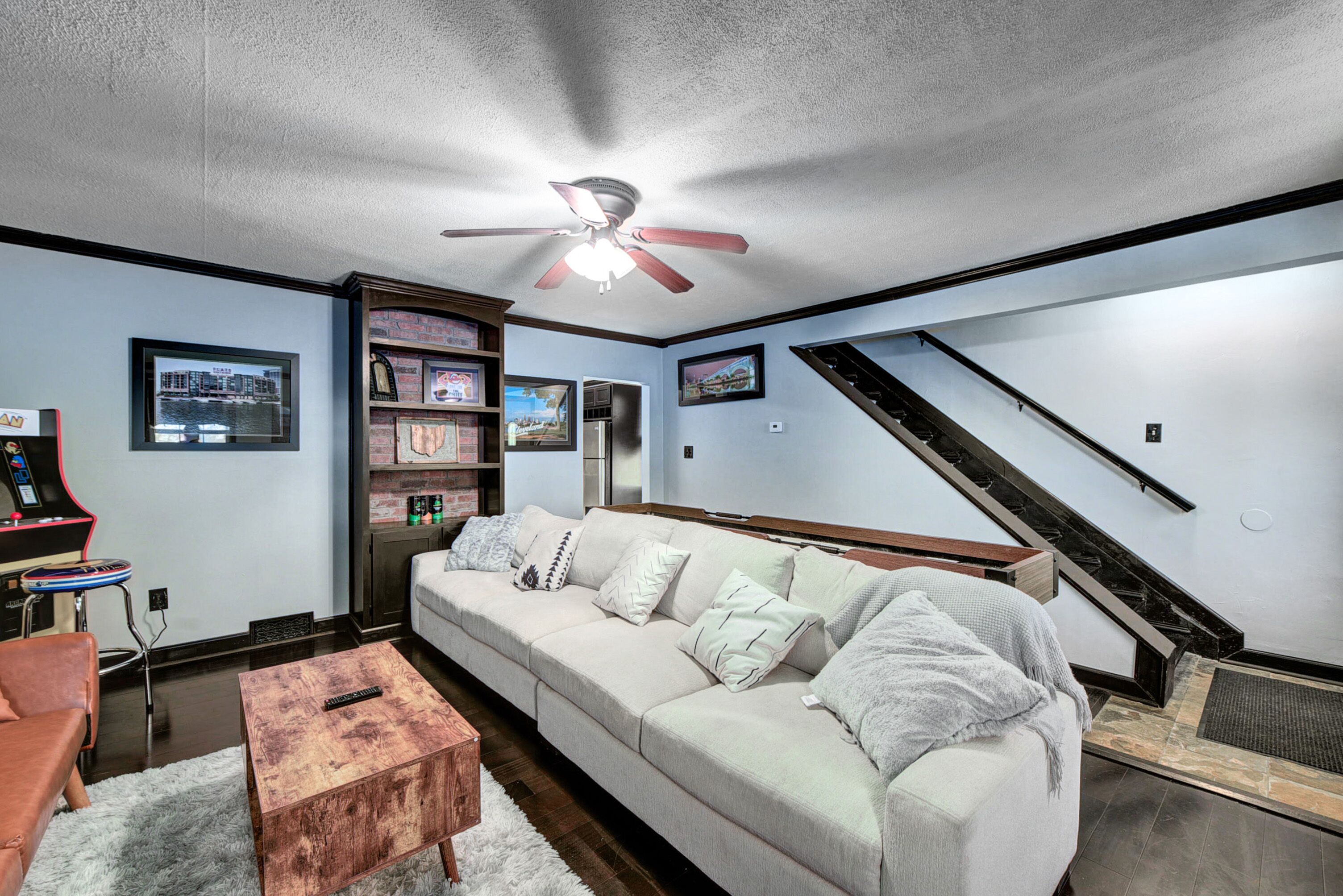Location!- City Getaway In The Flats! - Berea, OH