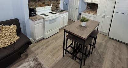 Private 1bed-Studio-Private entrance/Patio area/15 min from downtown