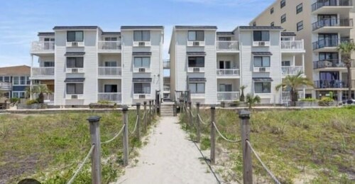Gorgeous 2BD/2BA Condo... Location, Location.. Oceanfront - 25 steps to the sand
