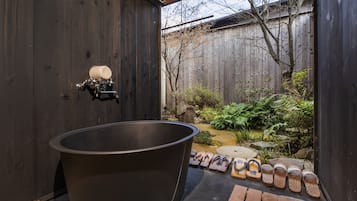 Nhà liên kế tiện nghi đơn giản | Quang cảnh vườn