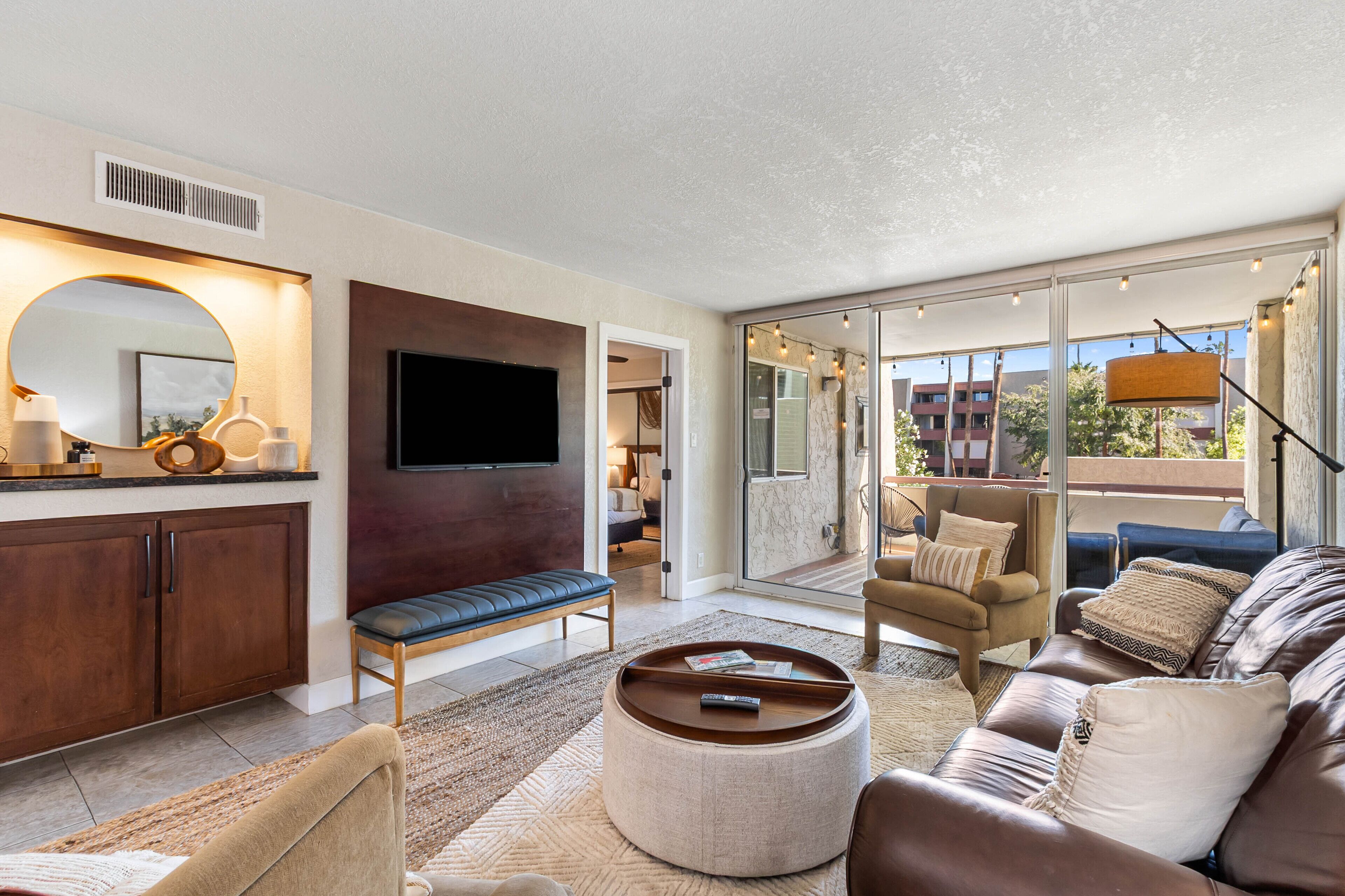 Smart-TV, peis og DVD-spiller