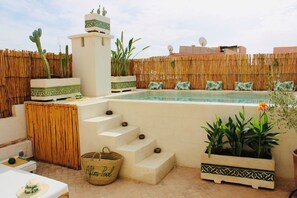 Outdoor pool - Charming Riad & Spa in Marrakech, 10 minutes from Jemaa el Fna Square (Marrakech)