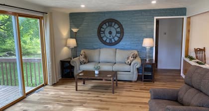 Cute & Cozy 2 Bedroom Home