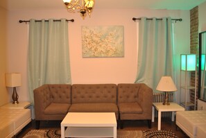 Interior - Motel Casa Downtown Guest House (Newark)