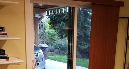 Private Studio MIL Apartment in Kenmore