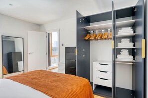 2 chambres, fer et planche à repasser, Wi-Fi, draps fournis