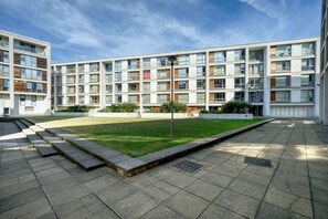 Exterior - Airy Stockwell 2BR Duplex w/ Balcony, near Station, by Blueground (London)