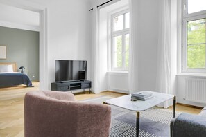 3 habitaciones, tabla de planchar con plancha, wifi y ropa de cama 