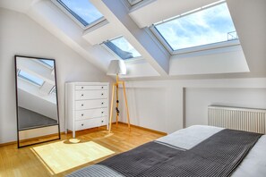 3 chambres, fer et planche à repasser, Wi-Fi, draps fournis