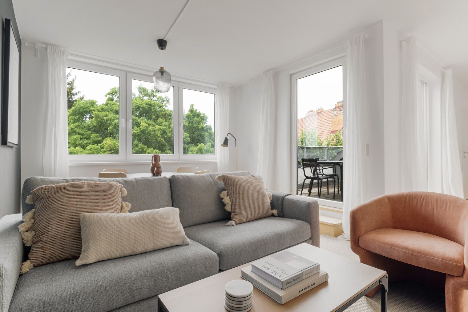 Télévision, chaîne hi-fi