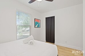4 bedrooms, desk, iron/ironing board, free WiFi