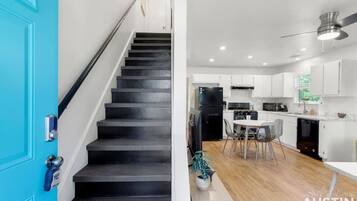 Kühlschrank, Mikrowelle, Ofen, Herdplatte