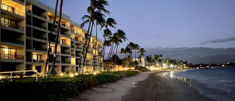 Plage, chaises longues, serviettes de plage