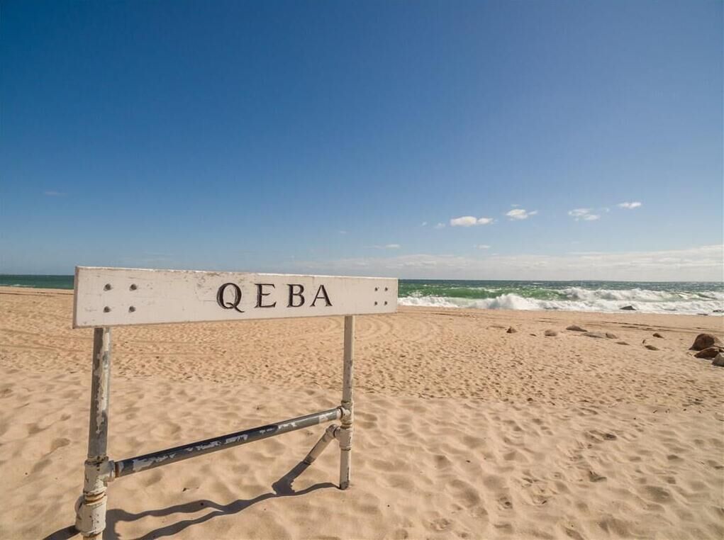 Una spiaggia nelle vicinanze