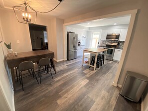 冰箱、微波炉、烤箱、炉灶