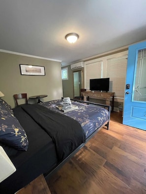 Desk, iron/ironing board, free WiFi, bed sheets