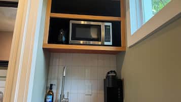 Coffee/tea maker, fridge, microwave, toaster