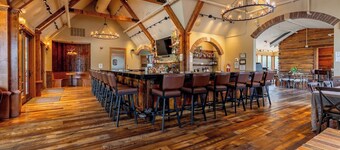 Shell Town Cabin- Classis Log Cabin, Large Fireplace, Base of the Bighorns Location