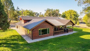 Exterior - Great Shell Wyoming Escape- Large Family Retreat at the Base of the Bighorn Mountains (Shell)