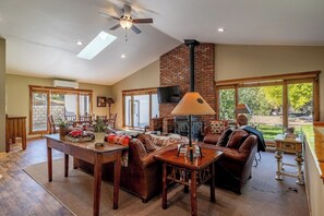 Televisor intel·ligent i llar de foc 