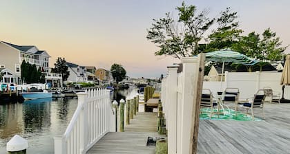 Spacious romantic house on the water & just minutes from Ship Bottom Beach 🏖