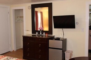 Room - Royal Coach Motor Lodge (Hampton)