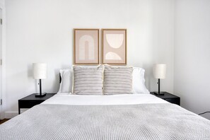 3 habitaciones, tabla de planchar con plancha, wifi y ropa de cama 