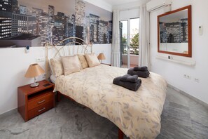 5 bedrooms, iron/ironing board, free WiFi, bed sheets - Villa Miramar Burriana Beach 10 pax (Nerja)