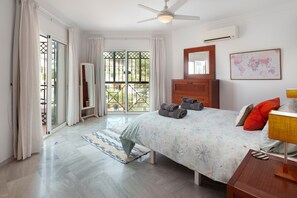 5 chambres, fer et planche à repasser, Wi-Fi gratuit, draps fournis