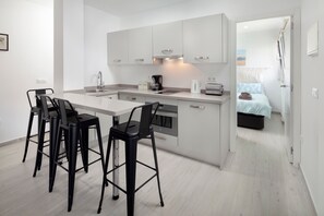 Fridge, microwave, oven, stovetop - Villa Miramar Burriana Beach 10 pax (Nerja)