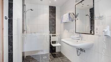 Dusche, Haartrockner, Handtücher