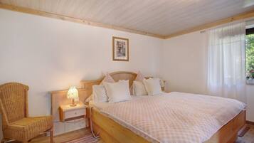 1 quarto, Wi-Fi de cortesia, roupa de cama