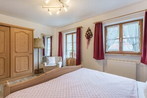 2 bedrooms, free WiFi, bed sheets - Apartment 'Edelweiß' with Mountain View, Balcony and Wi-Fi (Fischbachau)