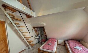 4 bedrooms, free WiFi, bed sheets