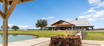★Main Lodge ★Delightfully Retreat Texas Ranch, lake, sleep 28-32★