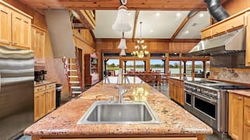 冰箱、微波炉、烤箱、炉灶