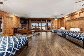 3 bedrooms, iron/ironing board, free WiFi, bed sheets - ★Main Lodge ★Delightfully Retreat Texas Ranch, lake, sleep 28-32★ (Midfield)