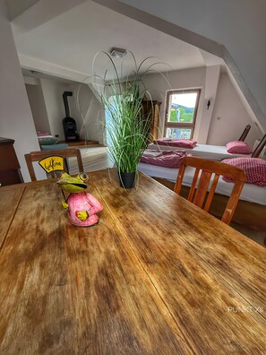 1 bedroom, free WiFi, bed sheets - Holiday Apartment 3 with Garden and Wi-Fi (Burghaslach)