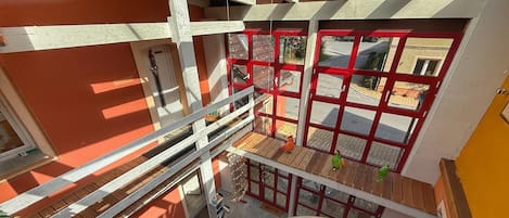 المنطقة المحيطة بالمنشأة