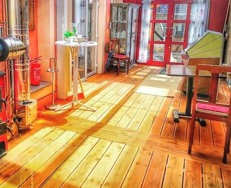 Interior. Holiday Apartment 4 with Garden and Wi-Fi