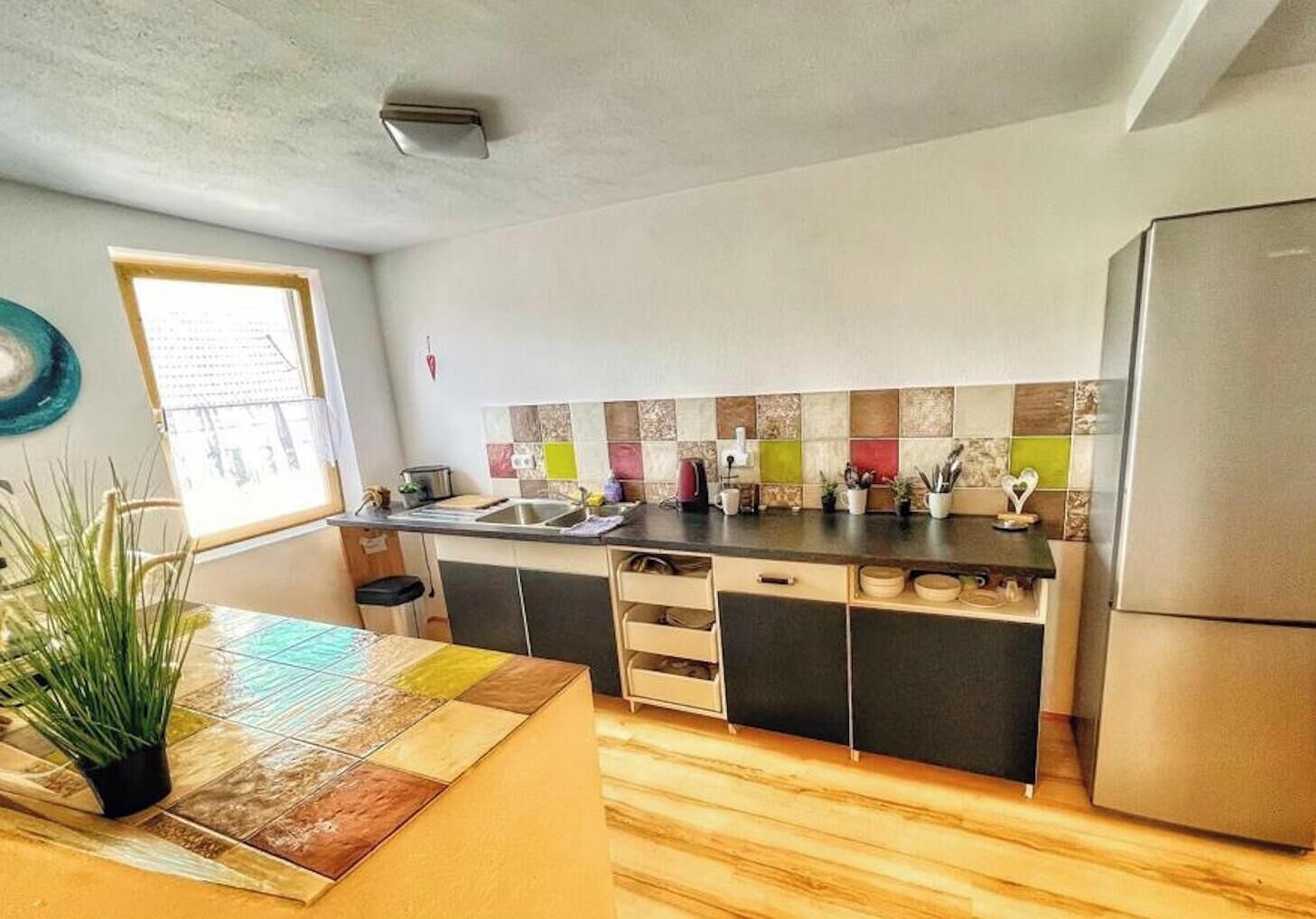 Frigorífico, horno, placa de cocina y cafetera o tetera