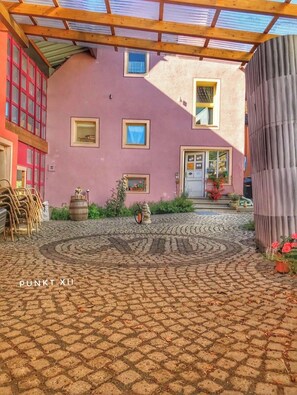 Exterior detail - Holiday Apartment '6 & 7' with Open Terrace and Wi-Fi (Burghaslach)