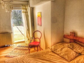 4 bedrooms, free WiFi, bed sheets - Holiday Apartment '6 & 7' with Open Terrace and Wi-Fi (Burghaslach)