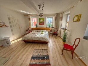 7 bedrooms, iron/ironing board, free WiFi, bed sheets - Holiday Apartment No. 8 with Shared Garden and Wi-Fi (Burghaslach)